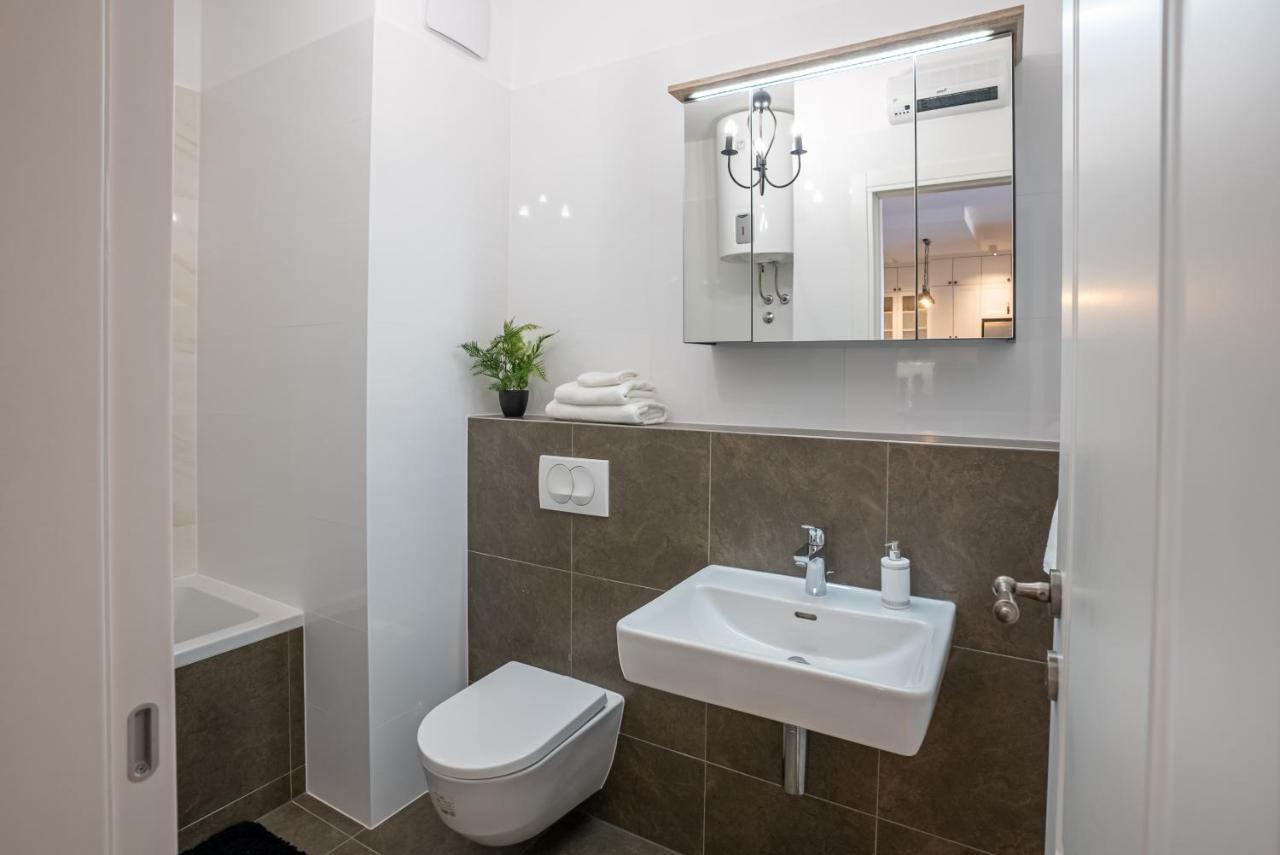 Morska Vila 6 Luxury Apartment Znjan Split Bagian luar foto